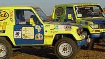 <b>SEGUNDOS.</B> Los Toyota HDJ 80 del equipo Road House Curiel 4x4 fueron los segundos clasificados de la etapa.