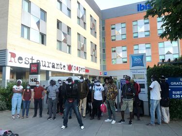 Keita Bald paga el alojamiento y transporte de 80 temporeros en Lleida
