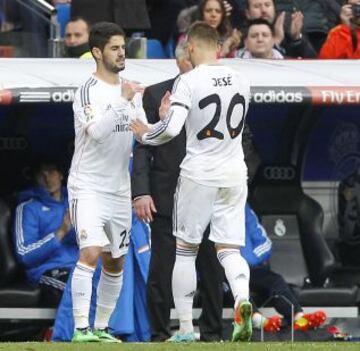 Cambio de Jesé por Isco.