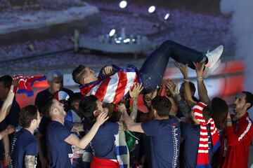 Atlético toast twin triumphs with their people at Neptuno