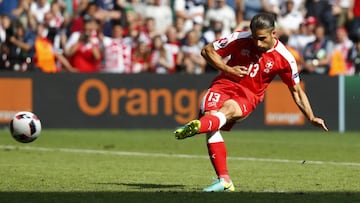 Ricardo Rodríguez, con Suiza, en el partido de octavos de final de la Eurocopa 2016 ante Polonia.