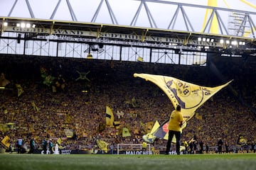 El Borussia Dortmund y el FC Schalke 04 se han enfrentado hoy y el ambiente del Signal Iduna Park siempre impacta.