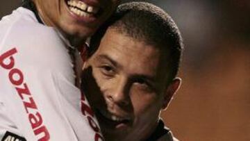 El Corinthians se acerca a octavos con un gol de Ronaldo y el Porteño se despide