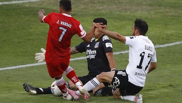 Futbol, Colo Colo vs Union La Calera
 Vigesimo sexta fecha, campeonato nacional 2020.
 El  jugador de Colo Colo Gabriel Suazo disputa el balon con Jeisson Vargas de Union La Calera durante el partido de primera division realizado en el Estadio Monumental 