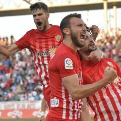 El Almería paga 5 euros a los aficionados que compren entradas para Córdoba