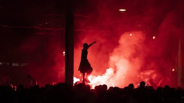 Feyenoord supporters celebrate on the Stadhuisplein in Rotterdam, after their team reached the final of the UEFA Europa Conference League after beating Olympique de Marseille (OM) at the Velodrome Stadium in Marseille, on May 5, 2022. (Photo by Jeroen JUMELET / AFP)