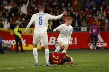 Penalti a Dani Olmo 