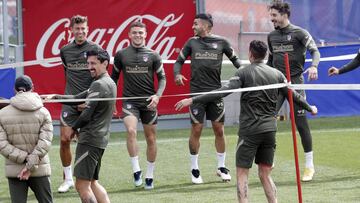Savic, Llorente, Trippier, Correa, Vrsaljko bromean en el enrtrenamiento del Atlético.