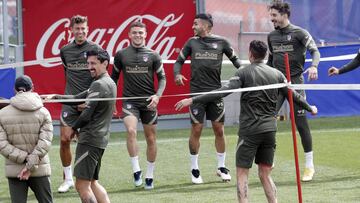 Savic, Llorente, Trippier, Correa, Vrsaljko bromean en el enrtrenamiento del Atl&eacute;tico.