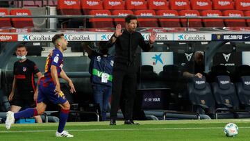 Simeone durante el partido de Liga ante el FC Barcelona