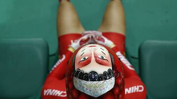 La ciclista china Zhong Tianshi lució este llamativo casco en la prueba de velocidad de ciclismo en pista en los Juegos de Río.