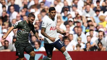 Soccer Football - Premier League - Tottenham Hotspur v Southampton - Tottenham Hotspur Stadium, London, Britain - August 6, 2022 Southampton's Adam Armstrong in action with Tottenham Hotspur's Cristian Romero Action Images via Reuters/Matthew Childs EDITORIAL USE ONLY. No use with unauthorized audio, video, data, fixture lists, club/league logos or 'live' services. Online in-match use limited to 75 images, no video emulation. No use in betting, games or single club /league/player publications.  Please contact your account representative for further details.