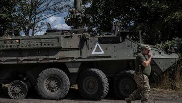 Ukrainian service members stand near an Armoured Personnel Carrier, amid Russia's attack on Ukraine, near the Russian border in Sumy region, Ukraine August 11, 2024. REUTERS/Viacheslav Ratynskyi