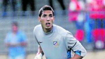 UN PIE FUERA. Joel, en un partido en el Vicente Calder&oacute;n.