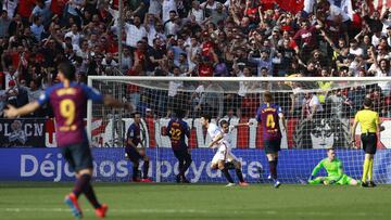 El jugador del Sevilla, Jesús Navas, celebra el 1-0.

