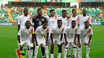 Soccer Football - Africa Cup of Nations - Round of 16 - Equatorial Guinea v Guinea - Olympic Stadium of Ebimpe, Abidjan, Ivory Coast - January 28, 2024 Guinea players pose for a team group photo before the match REUTERS/Luc Gnago