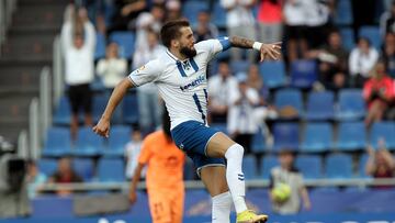 Un cabezazo perfecto del central del equipo tinerfeño redondeó la goleada del equipo ante un Ibiza que apenas pudo inquietar la meta canaria.