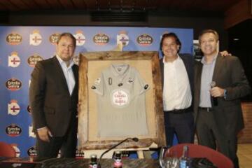 En el acuerdo firmado entre el Deportivo y Estrella Galicia para la próxima campaña, aprovecharon para descubrir la tercera equipación que lucirá el equipo.