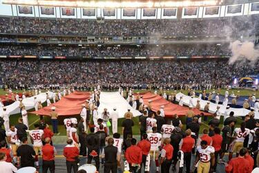 Colin Kaepernick continues anthem protest in San Diego