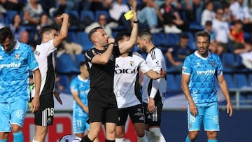 Intenso empate con polémica