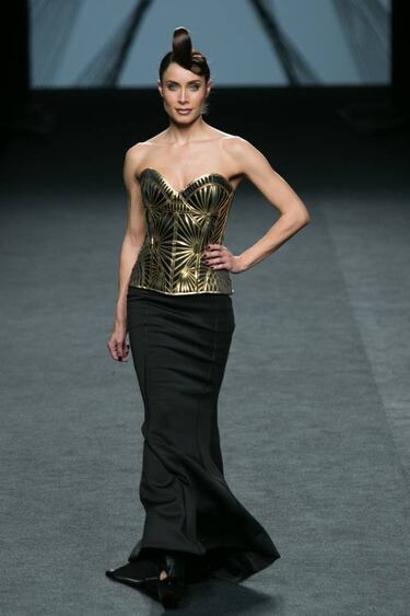 Pilar Rubio desfila en el MBFWM con Edurne de testigo