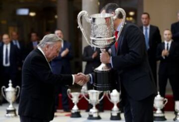 Premio Nacional Francisco Fernández Ochoa pare reconocer la trayectoria de una vida entregada, de manera notoria, a la práctica, organización, dirección, promoción y desarrollo del deporte.