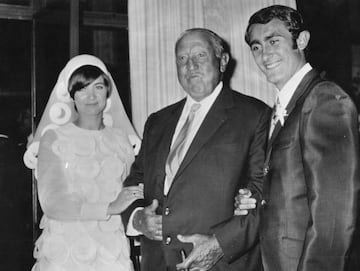 Santiango Bernabéu en la boda de Pirri con la actriz Sonia Bruno. 