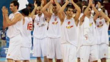 <b>PRIMERA CELEBRACIÓN. </b>La Selección volvió a festejar el triunfo al final del encuentro formando un corro y dando saltos.