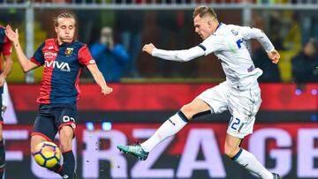 Un jugador del Atalanta en un encuentro de Serie A contra el Genoa.