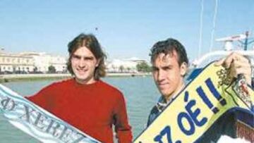 <b>CAPITANES. </b>Oli y Dani Pendín, con las bufandas de sus equipos.