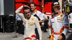 Fernando Alonso y Romain Grosjean, cuando compart&iacute;an equipo en Renault F1 2009. 