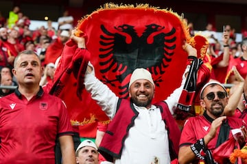 Aficionados de Albania en el estadio Merkur Spielarena en Düsseldorf.