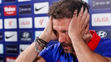 MAJADAHONDA, 18/08/2024.- El entrenador del Atlético de Madrid Diego Pablo Simeone, ofrece una rueda de prensa después del entrenamiento realizado esta mañana en la Ciudad Deportiva de Majadahonda para preparar el partido de Liga de mañana frente al Villarreal. EFE/Fernando Alvarado