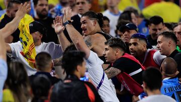 Al final del encuentro entre la selección uruguaya y la selección colombiano se produjeron unos hechos inadmisibles. Jugadores uruguayos se pelearon con aficionados colombianos que se situaban en la grada. Se prevén sanciones ejemplares por parte de Conmebol e incluso involucrando a la FIFA.