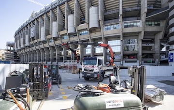 El conjunto blanco sigue dando forma a la remodelación del Santiago Bernabéu. El Estado de Alarma decretado por el Gobierno no ha paralizado las obras.