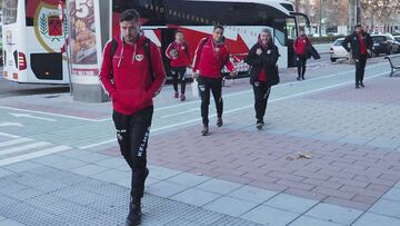 Los jugadores del Rayo Vallecano llegaron a Valladolid antes de las seis de la tarde y se metieron r&aacute;pidamente en el hotel. 