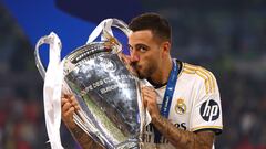 Joselu besa la Champions conquistada en Wembley.