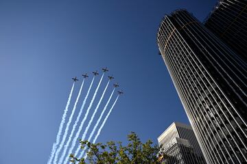 La Patrulla ?guila durante el desfile del 12 de octubre de las Fuerzas Armadas.
