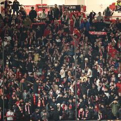El United pide perdón a una sevillista