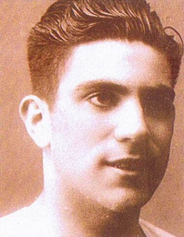 Contundente delantero nacido en Pontevedra, llegó a las filas rojiblancas en 1930 procedente del Celta. Como jugador atlético participó en 73 encuentros en cuatro temporadas y anotó 56 goles. De ahí pasó al Madrid, pero no tuvo fortuna: jugó cinco encuentros y sólo marcó un gol. Entrenó al Salamanca y al Cacereño, así como otros equipos extremeños.