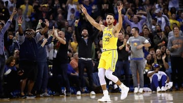 OAKLAND, CA - OCTOBER 24: Stephen Curry #30 of the Golden State Warriors reacts after he made a three-point basket and was fouled by the Washington Wizards at ORACLE Arena on October 24, 2018 in Oakland, California. Curry finished the game with 51 points. NOTE TO USER: User expressly acknowledges and agrees that, by downloading and or using this photograph, User is consenting to the terms and conditions of the Getty Images License Agreement. Ezra Shaw/Getty Images/AFP
== FOR NEWSPAPERS, INTERNET, TELCOS & TELEVISION USE ONLY ==