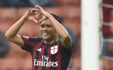 Carlos Bacca anota con Milán después de un mes.