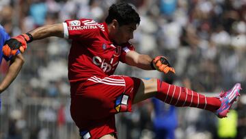 Futbol, Colo Colo v U. de Chile.
Undecima fecha, Campeonato de Apertura 2014/15.
El arquero de Universidad de Chile Johnny Herrera reacciona ante un cobro referil durante el partido de primera division contra Colo Colo disputado en el estadio Monumental de Santiago, Chile.
19/10/2014
Andres Pina/Photosport************
Football, Colo Colo v U. de Chile.
11th date, Aperture Championship 2014/15
Universidad de Chile's goalkeeper Johnny Herrera reacts during the first division football match against Colo Colo held at the Monumental stadium in Santiago, Chile.
19/10/2014
Andres Pina/Photosport