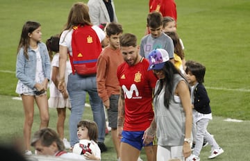 Sergio Ramos, Pilar Rubio y sus hijos.