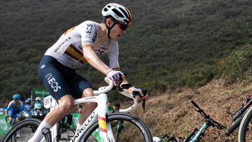 Carlos Rodríguez, ayer en el tramo final de la última ascensión.