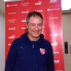 Holan: "Millonarios es bueno en contragolpe y pelota quieta"