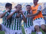 Isma Ruiz celebra el tercer gol del Córdoba en Cádiz
