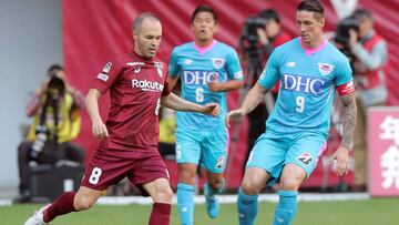 Iniesta y Torres durante el partido que los enfrentó el pasado més de noviembre.