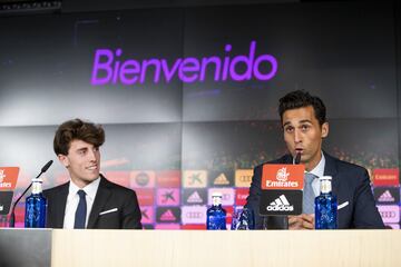 Odriozola en la rueda de prensa junto a Arbeloa. 