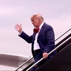 What kind of plane does Trump have, how much does it cost, who is flying it, and what is the number on the tail?